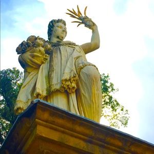 Meet your Posher, Dee